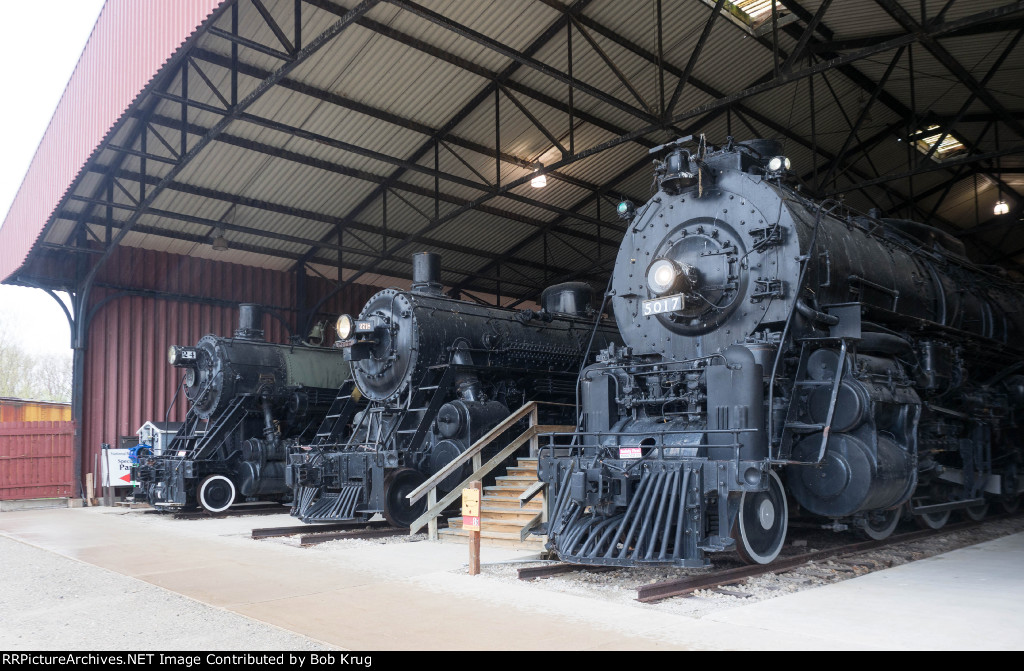 LSI 24, SOO 2718, and ATSF 5017 facing east